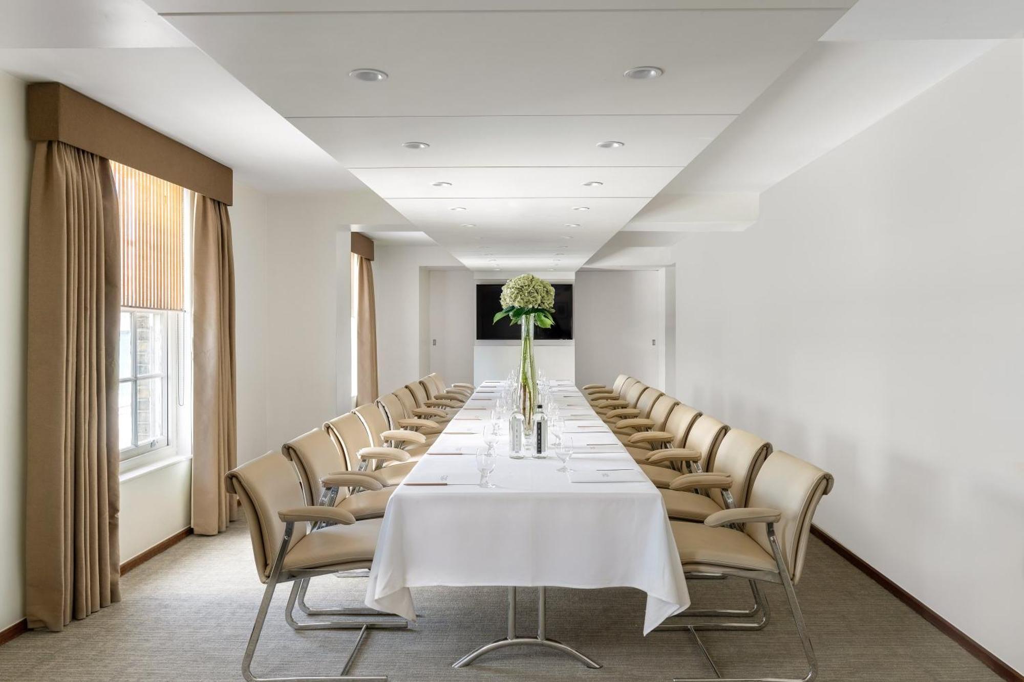 Hotel Metropolitan 5*